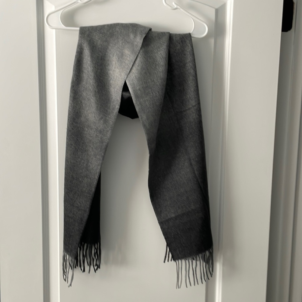 Mens scarf. Never worn.